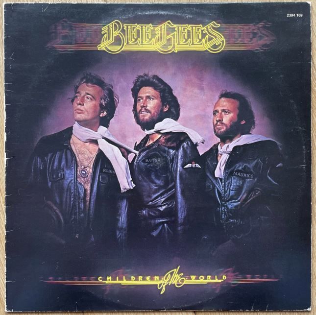 LP Bee Gees, in good condition. The price is on the list.