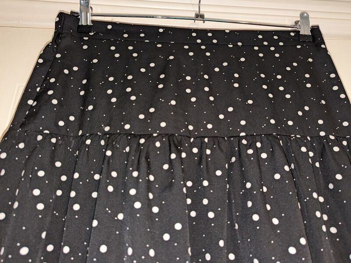 Perfect for Summer, gorgeous midi skirt