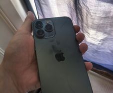 Apple iPhone for sale with a damaged screen