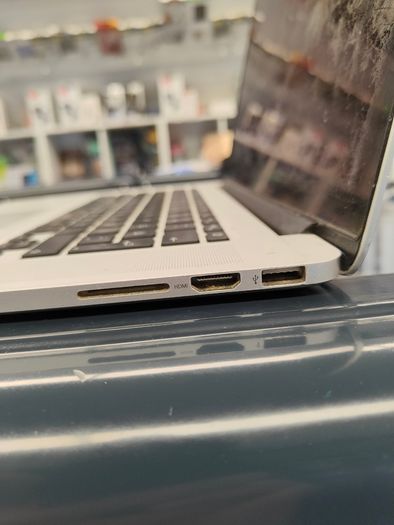 Apple MacBook Pro a1398 Retina 15.4" Mid 2015 256GB SSD 16GB Ram 2.5GHz Core i7 macOS Monterey (Battery Cycle: 845)