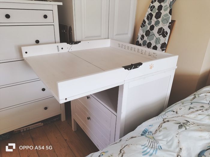 Baby changing table