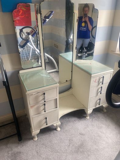 dressing table