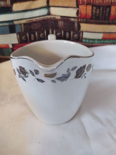 1975/76 Alfred Meakin jug,Springwood pattern