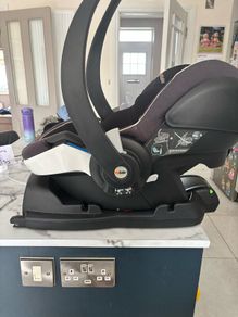 BeSafe IZi Modular ISOfix base and seat