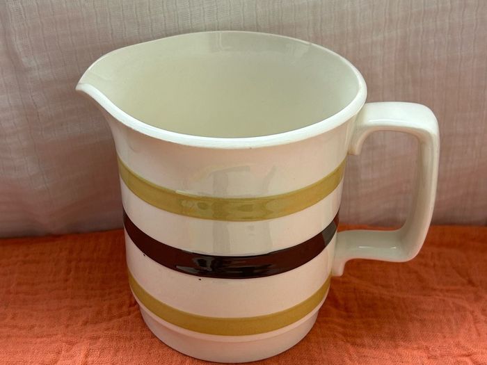 Carrigaline Pottery 1 and a half pint jug