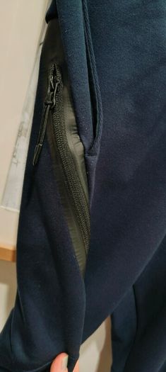 Great dupe / duplicate of Nike bottoms size M.