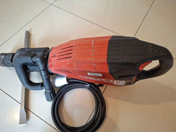 Hilti TE 1000-Avr Hi Drive Breaker 110v
