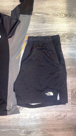 The north face 1/4 zip set