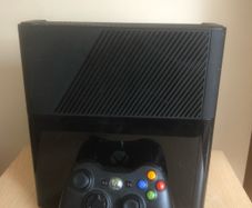 Xbox 360 E +35 Games