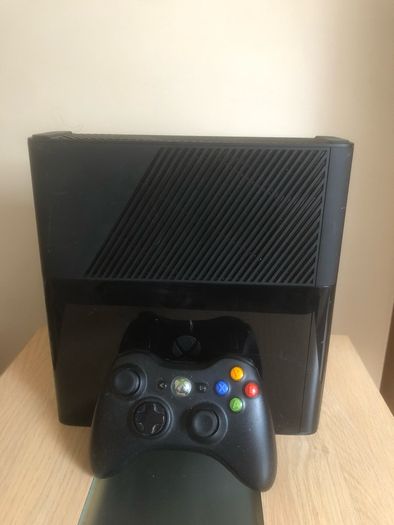 Xbox 360 E +35 Games