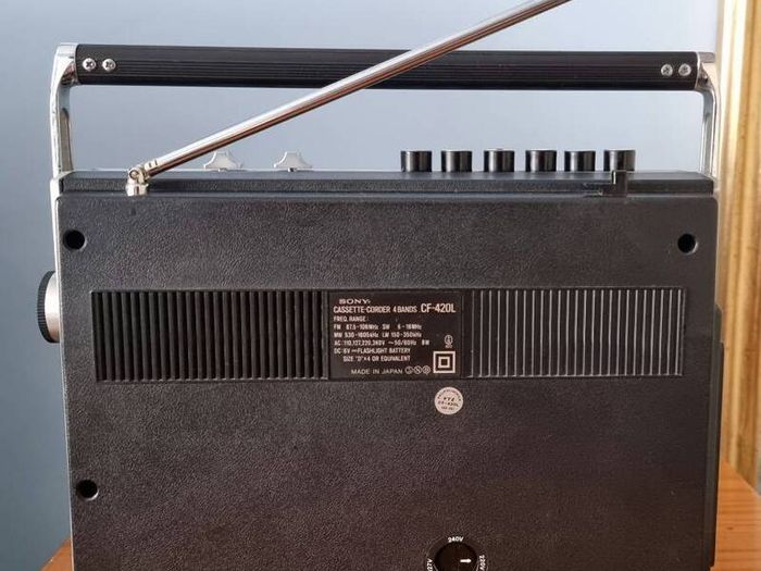 Sony CF-420L, Cassette-Corder, 4 Bands Radio, Sony Corporation; Tokyo, 1978, good working order.