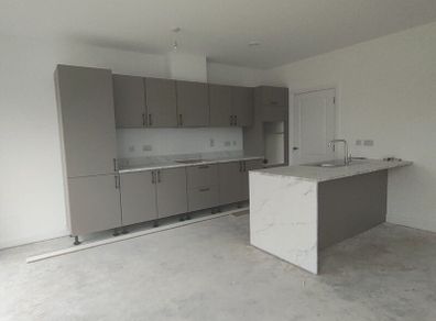 Brand New Kitchen with Peninsula (Island)