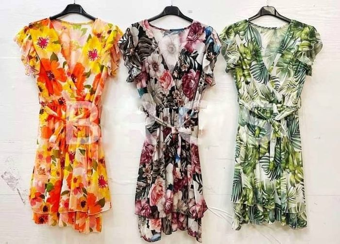 Floral dress, envelope with frills