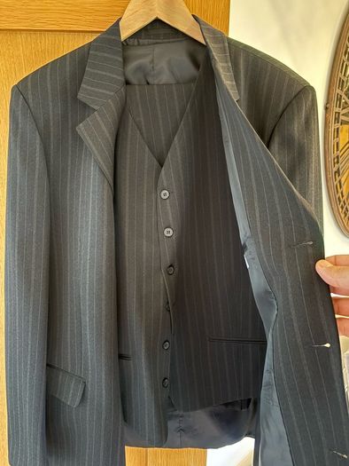 Mens 3 piece suit black with brown lines 58L