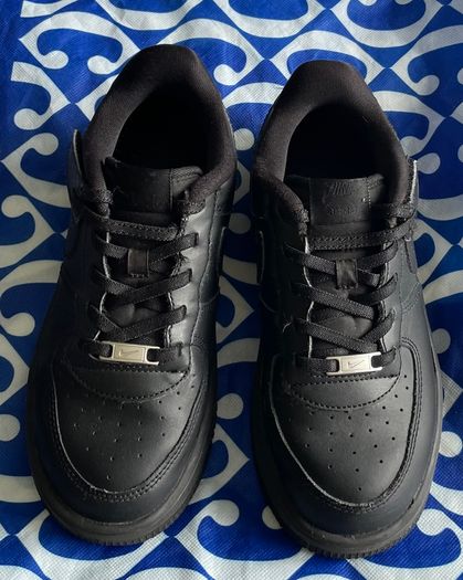 Nike trainers size UK 2.5 excellent condition