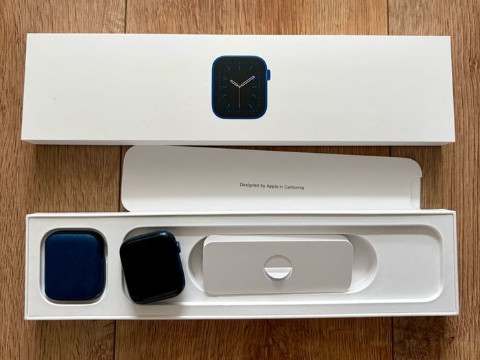 Apple Watch Series 6 BLUE plus leather strap