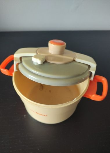 Plastic toy Tefal pot
