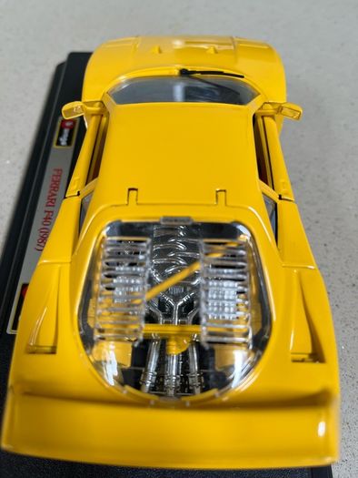 Ferrari F40 1/24 Burago