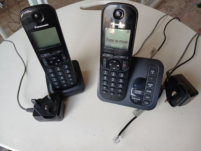 Panasonic Cordless phone set - 2 phones for same line
