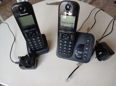 Panasonic Cordless phone set - 2 phones for same line