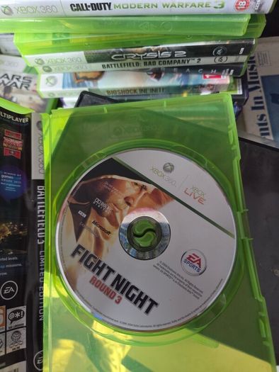Xbox 360, 3 Controllers, 58 Games