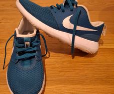 Nike Roshe Spikeless Golf Shoes (U.K. 5.5)