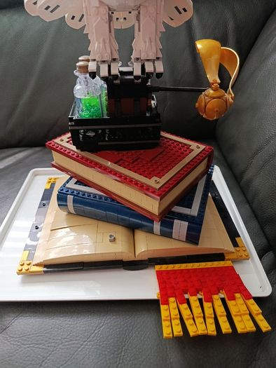 LEGO Harry Potter Hedwig Display Model (76391) Built