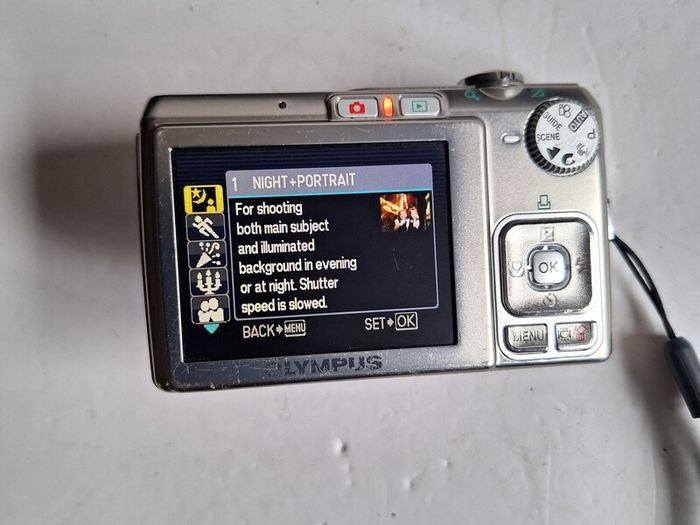 Olympus FE-230 8 megapixel digital camera