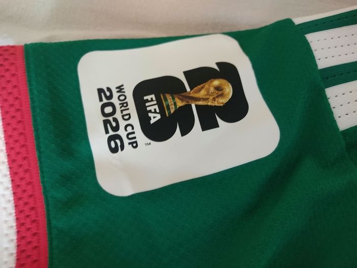 Mexico Jersey Vasquez #5 w/ WC patch - Size L - BNWT