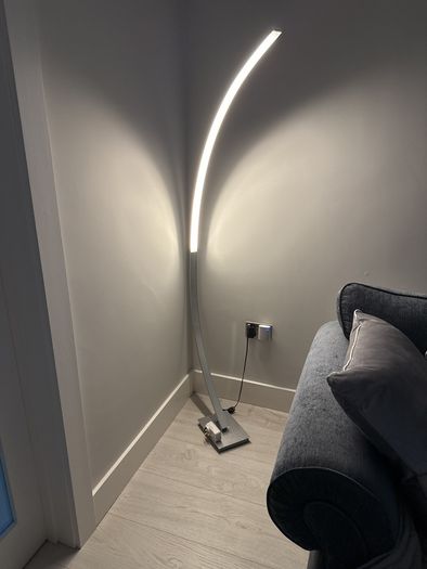 Floor light, dimmable