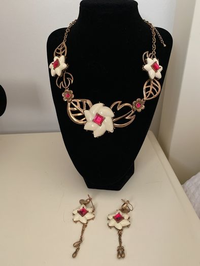 Johnny Loves Rosie Statement Necklet and Earrings