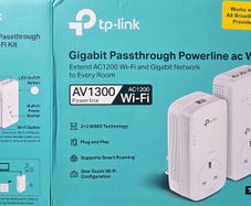 TPLink TL-WPA8631P WiFi Extender [ethernet over electric] Plug-passthrough KIT AV1300 Mbps Gigabit Powerline adaptor