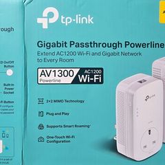 TPLink TL-WPA8631P WiFi Extender [ethernet over electric] Plug-passthrough KIT AV1300 Mbps Gigabit Powerline adaptor