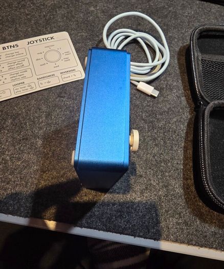 Hichord pocket audio synthesiser