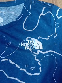 ladies t shirt or girls Size x-small.  North face