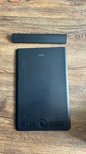 Wacom Intuos Pro Medium PTH-660 Graphics Tablet + Pen + Accessories
