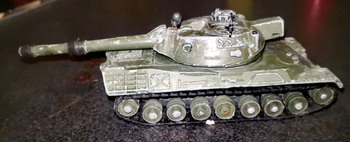 Dinky leopard tank 20cm
