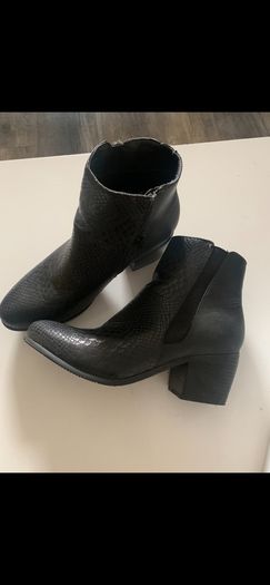 black ankle New