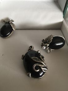 Earrings & pendent set