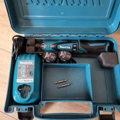 Makita DF010D, x2 battery, charger and case. Electrical screwdriver.