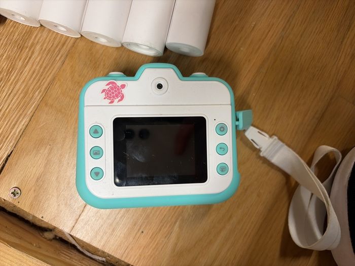 Instant camera & replacement rolls x18