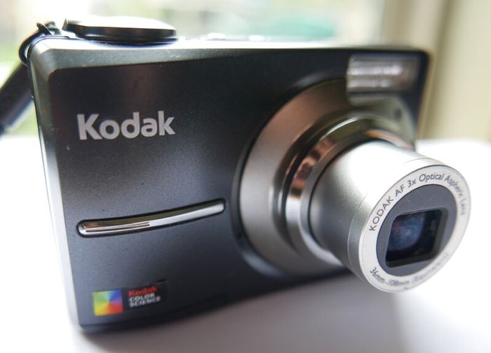 Kodak Easyshare C613 Compact Digital Camera +  SD CARD runs on AA batteries, WORKS WELL