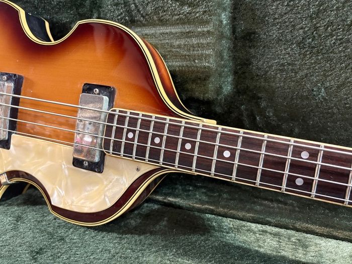 Greco VB-500 Violin Bass Sunburst 1983