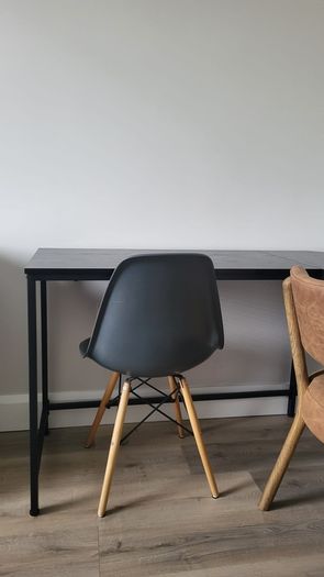 Black Desk