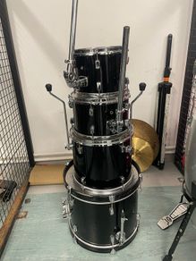 Pearl Target 4-Piece Drum Kit with Stool and Kick Pedal