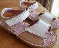 Great Girls White Kickers Sandals Size 13