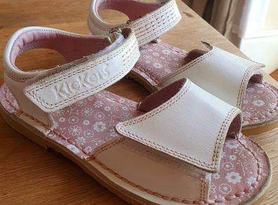 Great Girls White Kickers Sandals Size 13