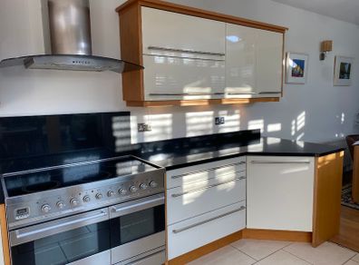 Modern Cream Gloss & Solid Black Granite Kitchen (Includes Electric Range)  North Wicklow