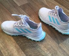 Hockey shoes size 2 Adidas Youngster