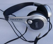 Jwin  Lightweight Heavy Bass Digital Stereo Headphones